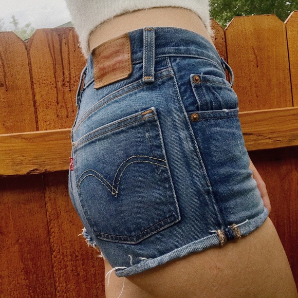 Levi’s button up shorts - Picture 2 of 4